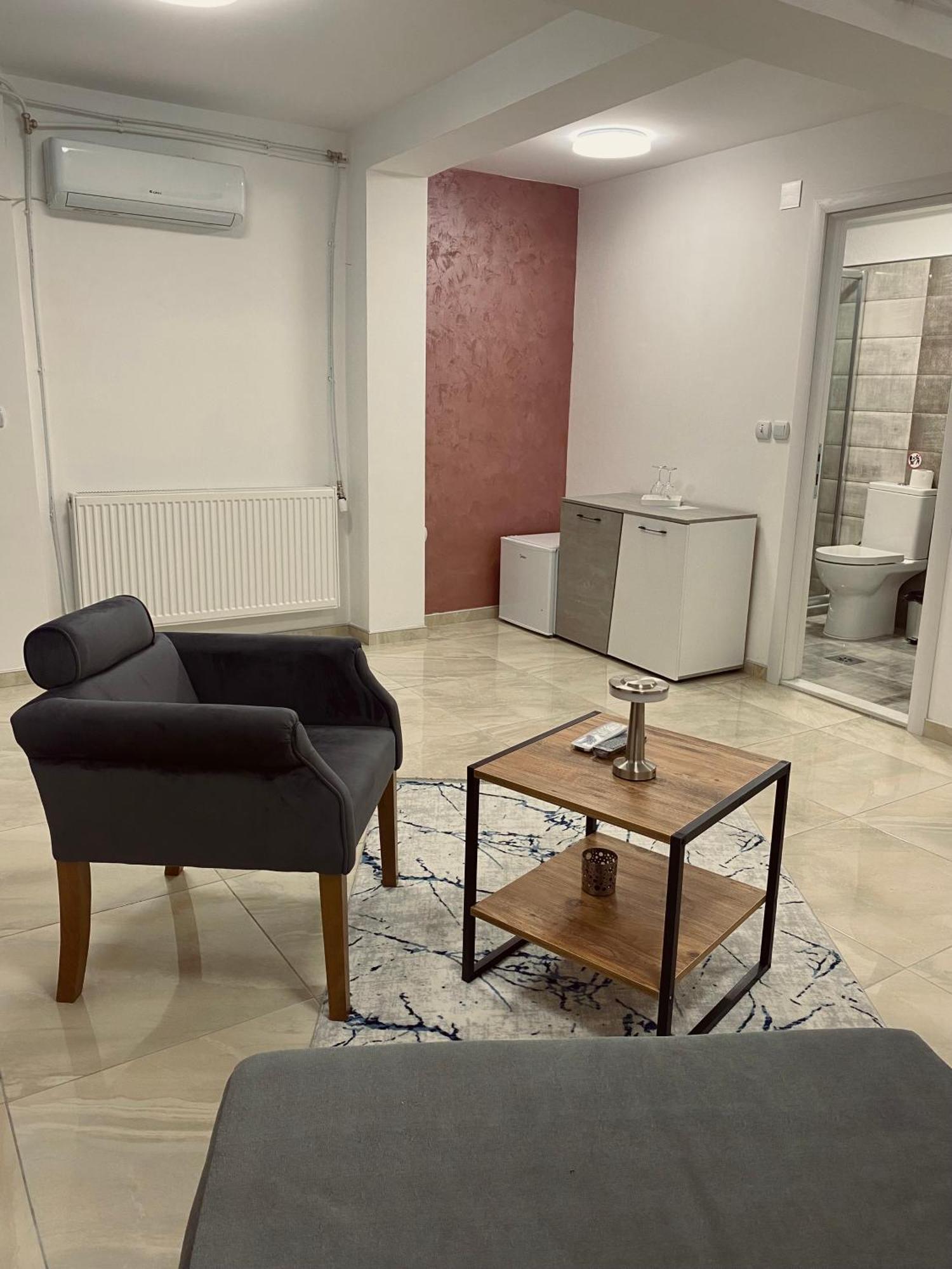 Greenhill Apartments Κουμάνοβο Δωμάτιο φωτογραφία