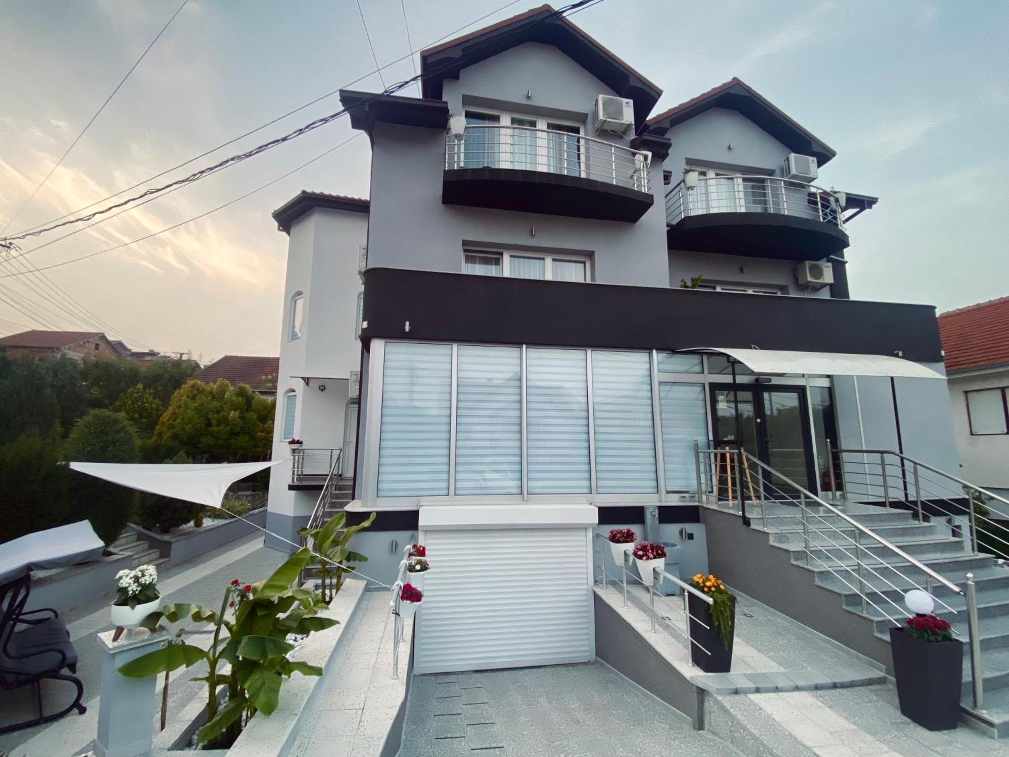 Greenhill Apartments Κουμάνοβο Εξωτερικό φωτογραφία