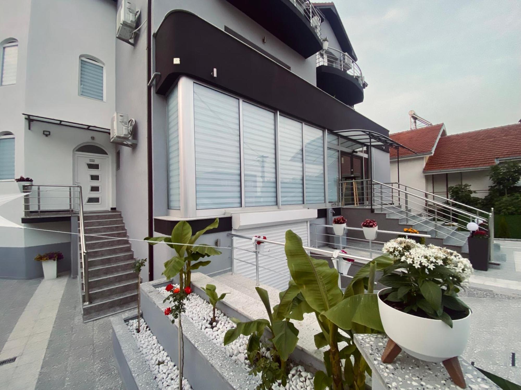 Greenhill Apartments Κουμάνοβο Εξωτερικό φωτογραφία