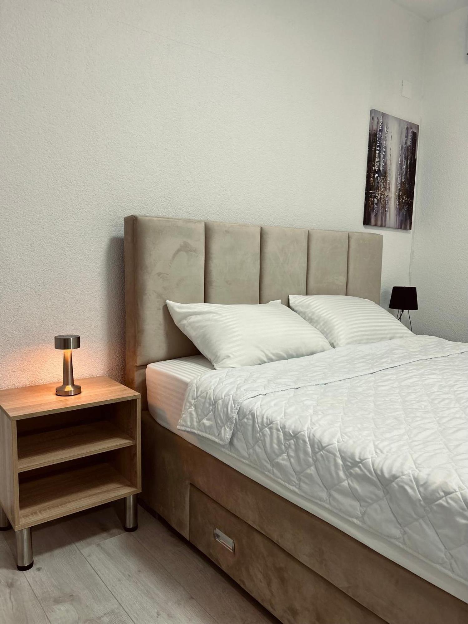 Greenhill Apartments Κουμάνοβο Δωμάτιο φωτογραφία